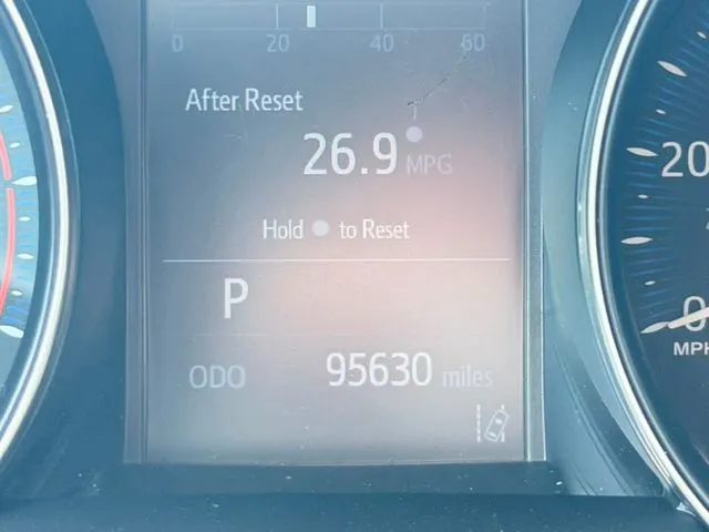 Toyota C-HR photo 13