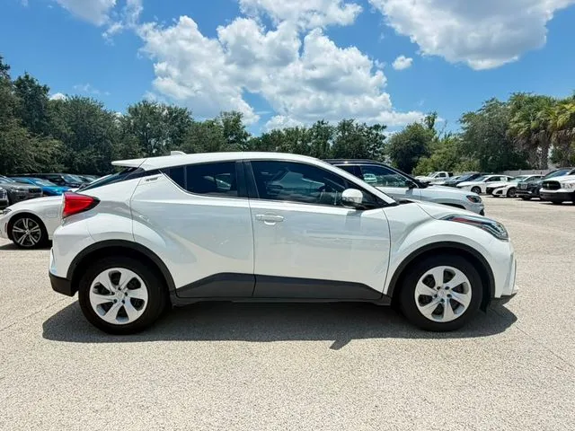 Toyota C-HR photo 4