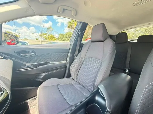 Toyota C-HR photo 24