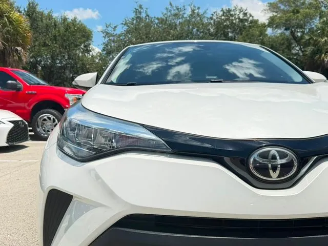 Toyota C-HR photo 10