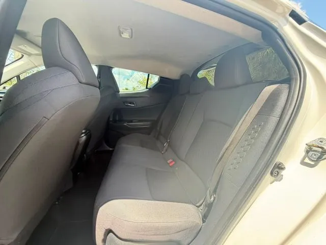 Toyota C-HR photo 25