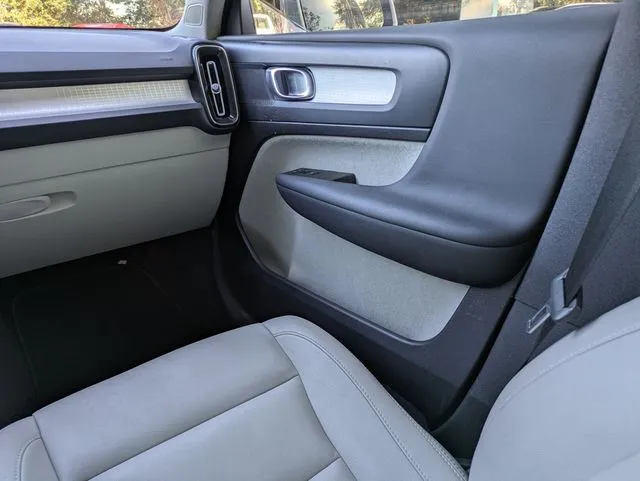 2021 Volvo XC40 Momentum - Photo 20
