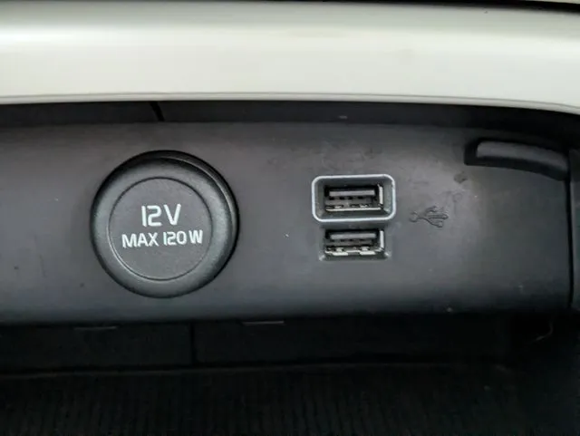 2021 Volvo XC40 Momentum - Photo 25
