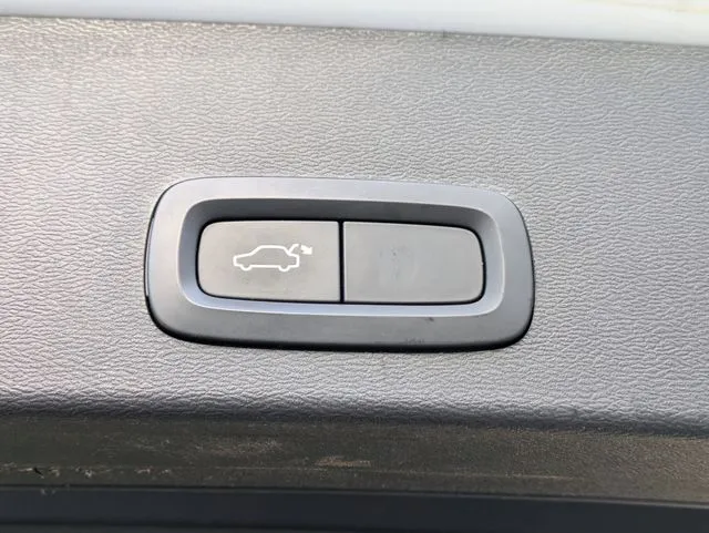 2021 Volvo XC40 Momentum - Photo 14