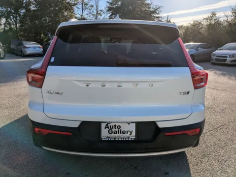 More photos of 2021 Volvo XC40 Momentum at Auto Gallery Jacksonville, FL