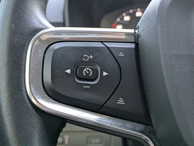 2021 Volvo XC40 Momentum - Photo 29