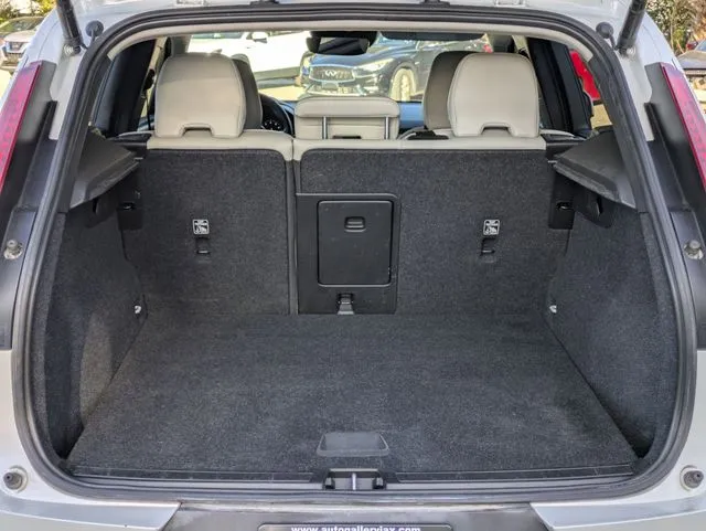 2021 Volvo XC40 Momentum - Photo 13