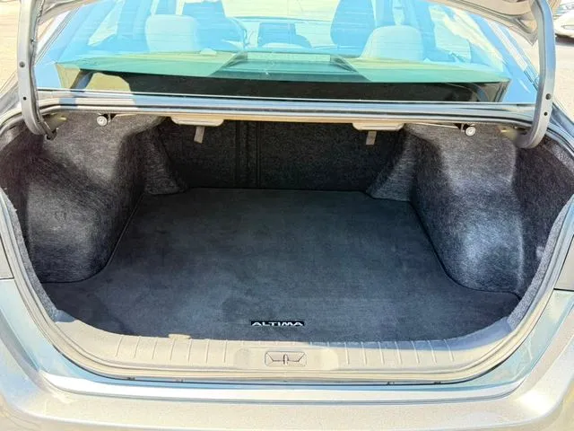 Nissan Altima photo 9