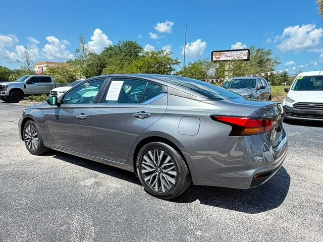 Nissan Altima photo 7