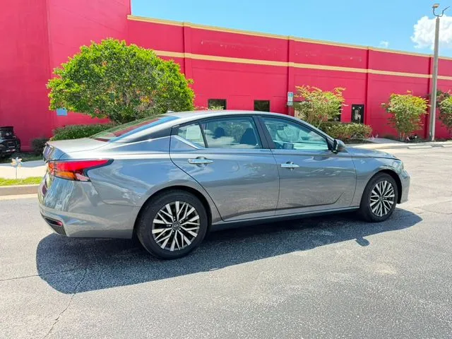 Nissan Altima photo 6