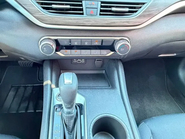 Nissan Altima photo 25