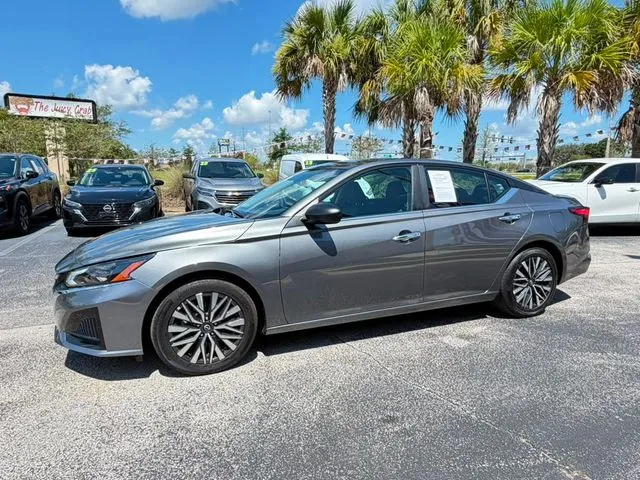 Nissan Altima photo 3