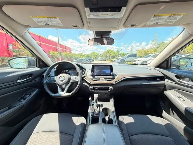 Nissan Altima photo 16