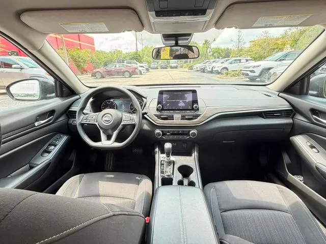 Nissan Altima photo 25