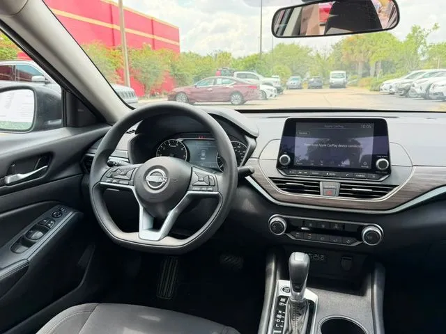 Nissan Altima photo 11