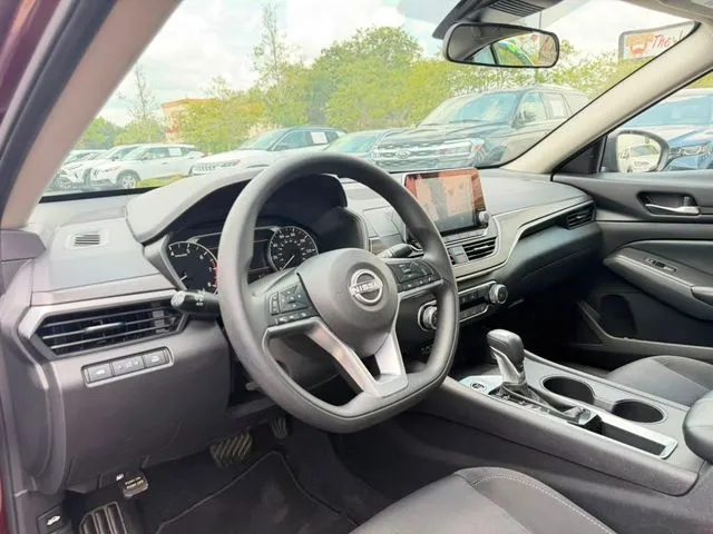 Nissan Altima photo 16