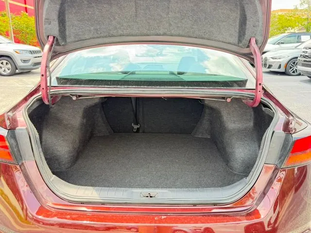 Nissan Altima photo 9