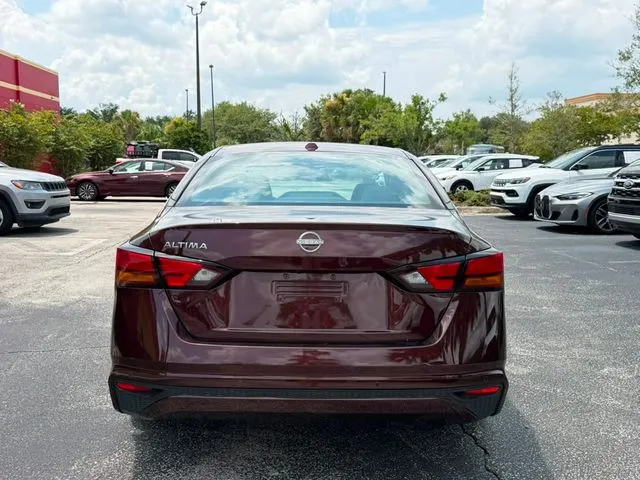 Nissan Altima photo 8
