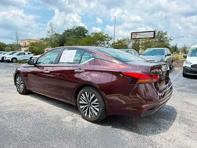 Nissan Altima photo 7