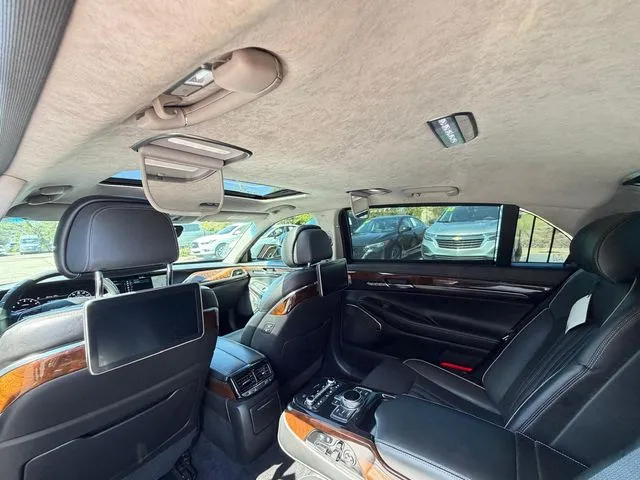 Genesis G90 photo 35