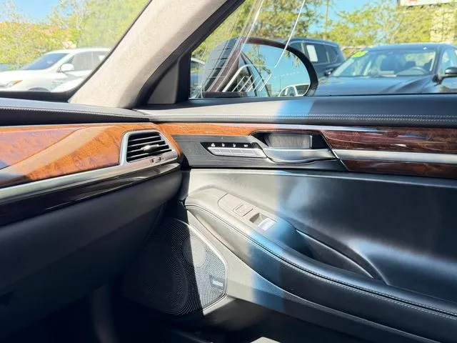 Genesis G90 photo 32