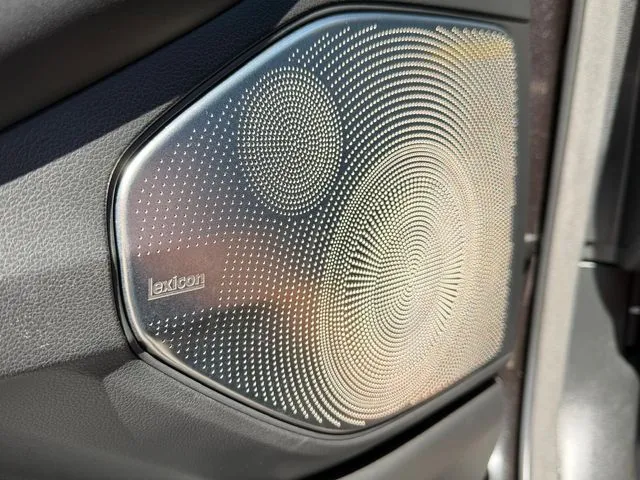 Genesis G90 photo 23
