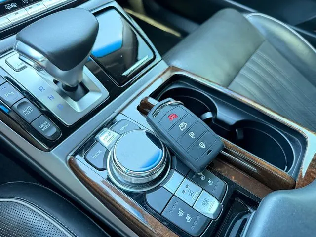 Genesis G90 photo 28