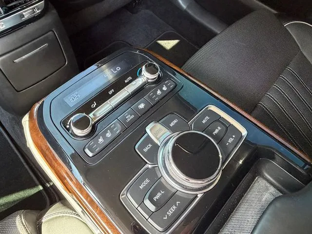 Genesis G90 photo 39
