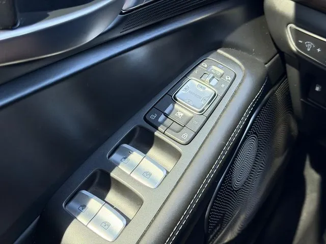 Genesis G90 photo 20