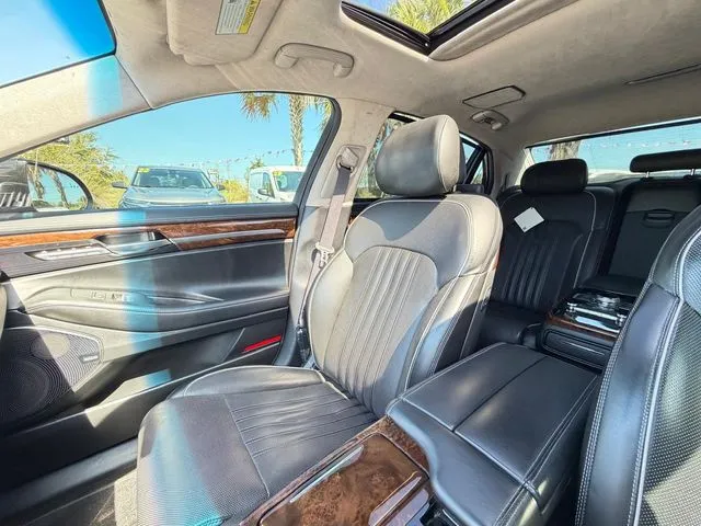 Genesis G90 photo 30