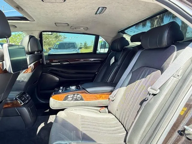 Genesis G90 photo 36