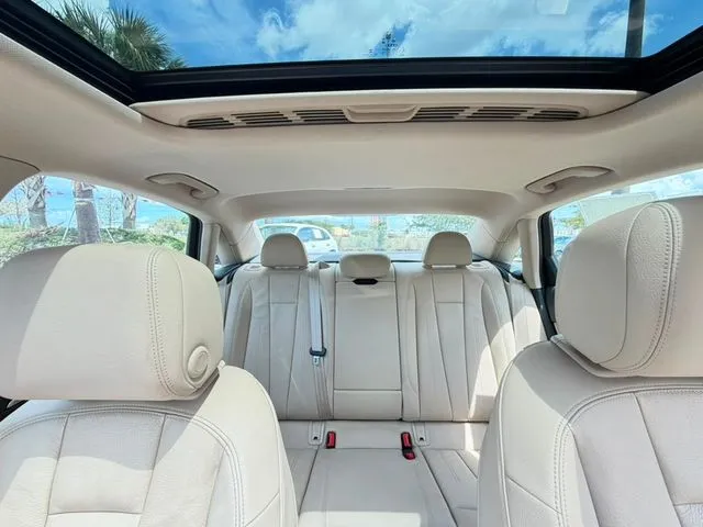 Audi A4 photo 30