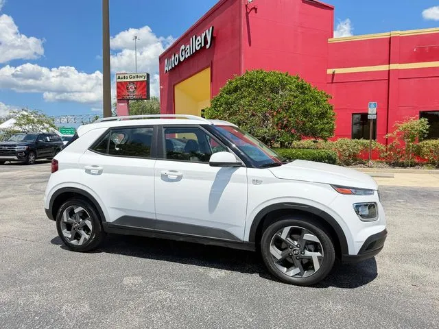White 2025 Hyundai Venue SEL for sale in Jacksonville, FL