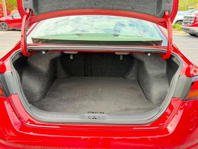 Nissan Altima photo 9