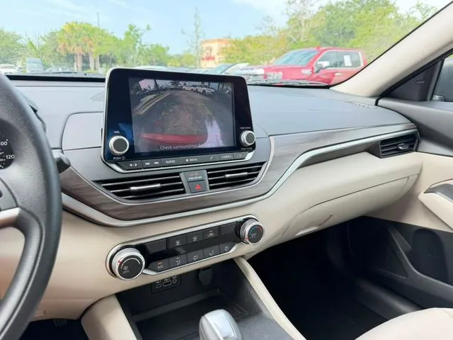 Nissan Altima photo 21