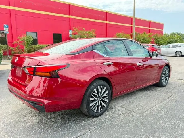 Nissan Altima photo 6