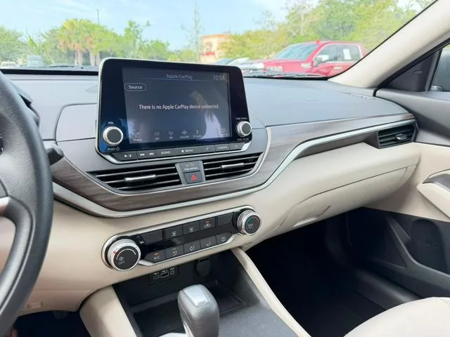 Nissan Altima photo 22