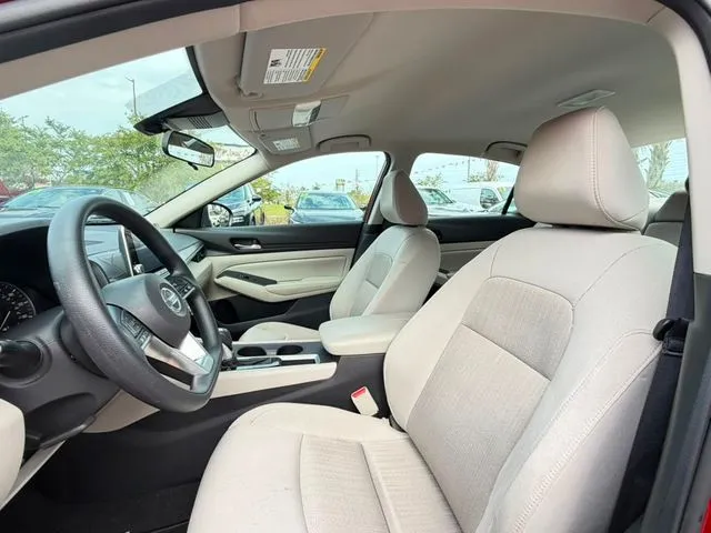 Nissan Altima photo 23