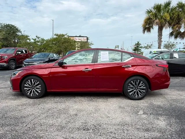 Nissan Altima photo 5
