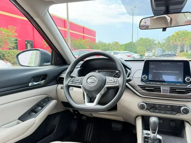 Nissan Altima photo 14