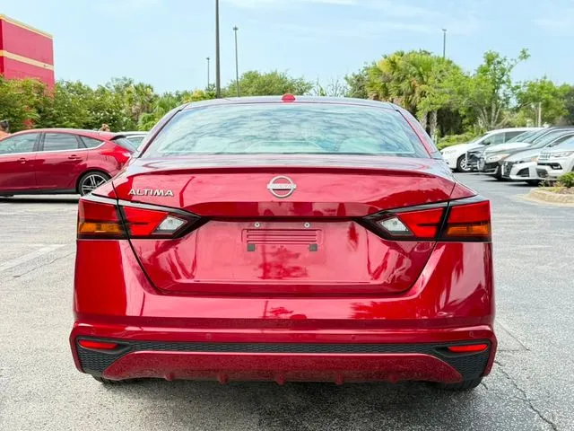 Nissan Altima photo 8
