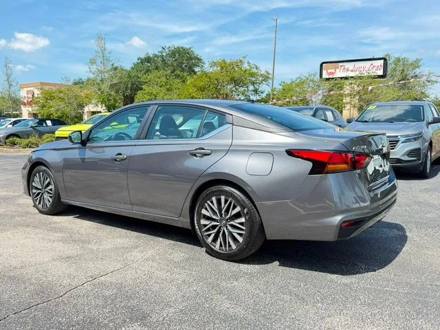 Nissan Altima photo 7