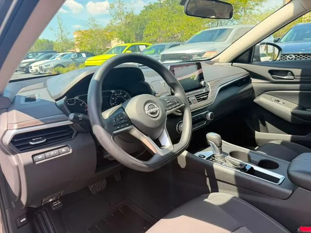 Nissan Altima photo 18
