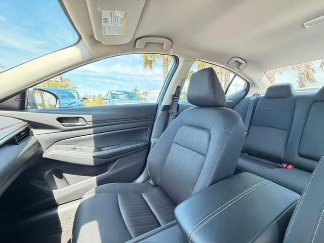 Nissan Altima photo 28