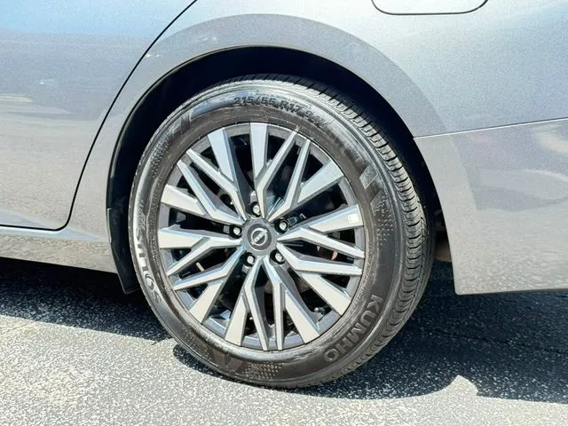 Nissan Altima photo 11