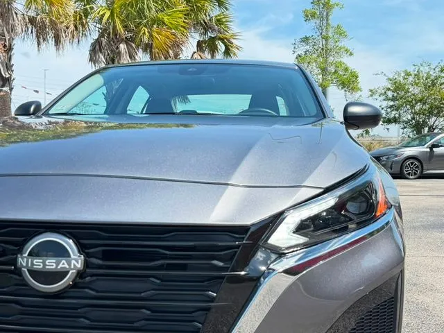 Nissan Altima photo 10