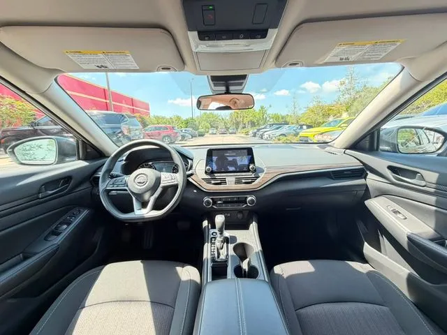 Nissan Altima photo 15