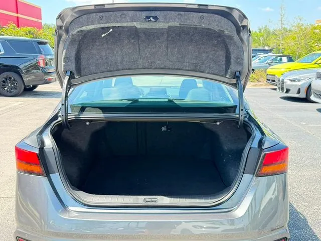 Nissan Altima photo 9