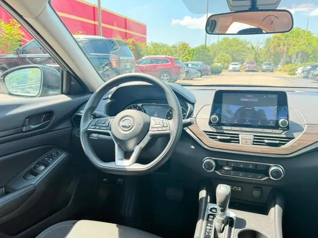 Nissan Altima photo 12