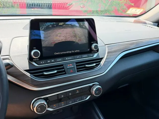 Nissan Altima photo 25